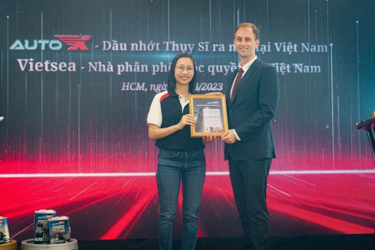 Dau-nhot-AUTOX-den-tu-Thuy-Si-chinh-thuc-ra-mat-tai-Viet-Nam-2